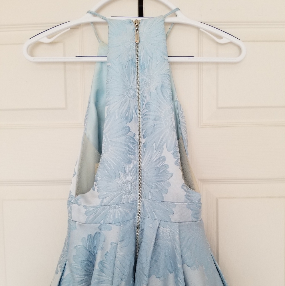Dress - Picture 4 of 4